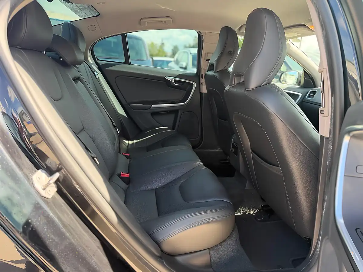 Used 2014 Volvo S60 Se Black - Interior and Exterior details 15
