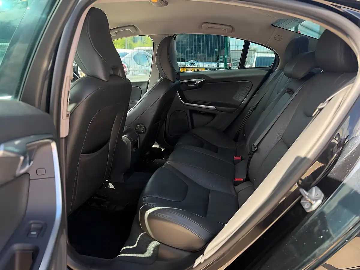 Used 2014 Volvo S60 Se Black - Interior and Exterior details 17