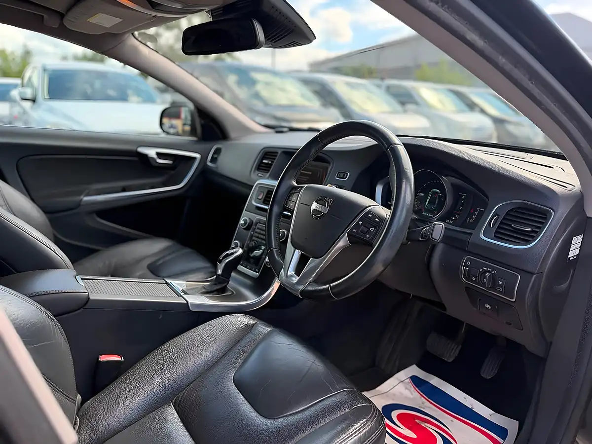Used 2014 Volvo S60 Se Black - Interior and Exterior details 7