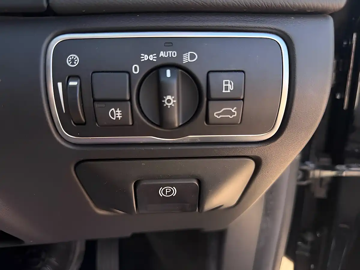 Used 2014 Volvo S60 Se Black - Interior and Exterior details 9