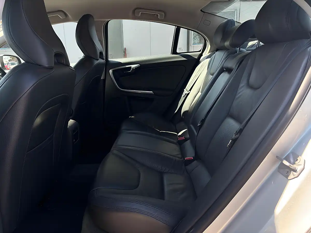 Used 2014 Volvo S60 Se Lux Silver - Interior and Exterior details 12