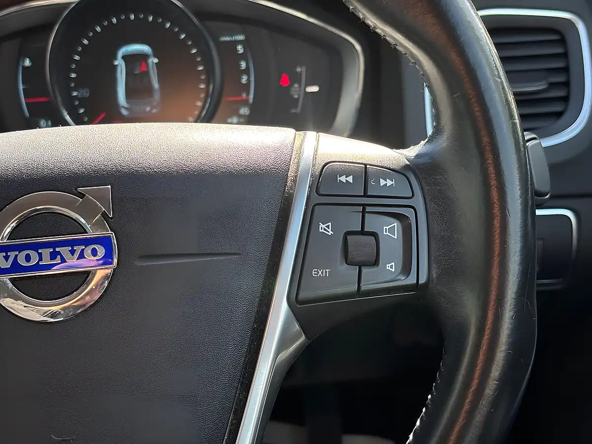 Used 2014 Volvo S60 Se Lux Silver - Interior and Exterior details 14