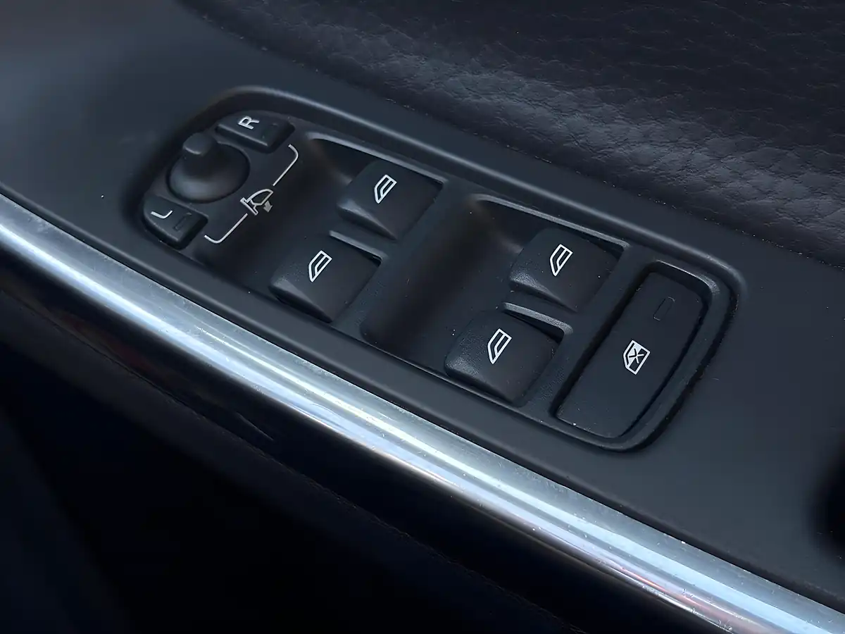 Used 2014 Volvo S60 Se Lux Silver - Interior and Exterior details 17