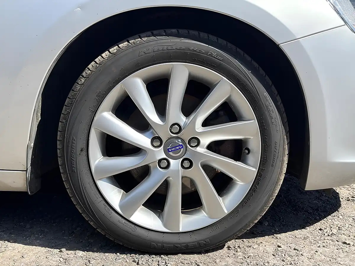 Used 2014 Volvo S60 Se Lux Silver - Interior and Exterior details 19