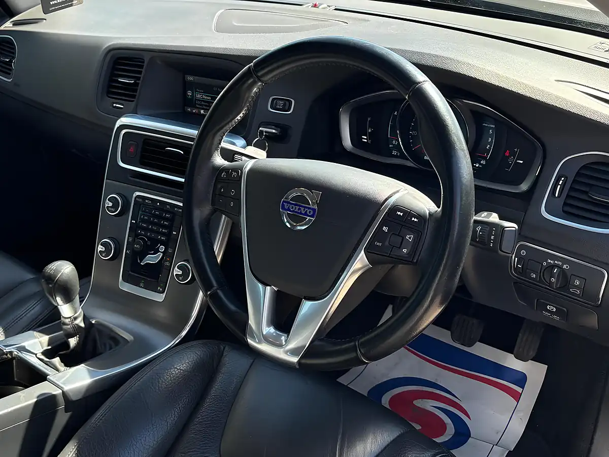 Used 2014 Volvo S60 Se Lux Silver - Interior and Exterior details 9