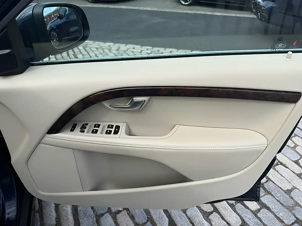Used 2014 Volvo S80 Se Lux Blue - Interior and Exterior details 19