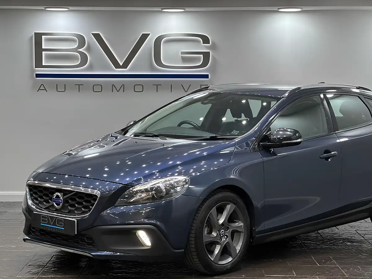 Used 2014 Volvo V40 Cross Country Lux Blue - Interior and Exterior details 10