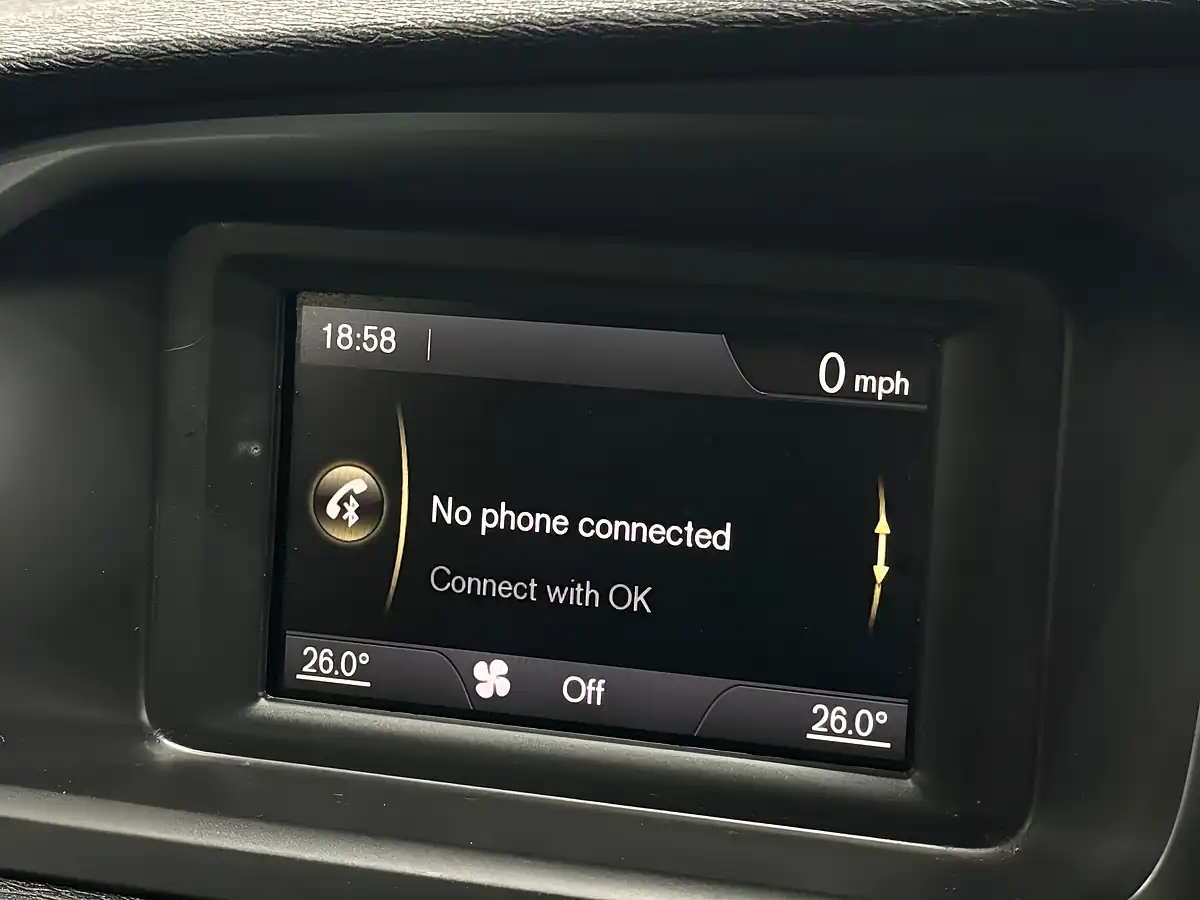 Used 2014 Volvo V40 Cross Country Lux Blue - Interior and Exterior details 14