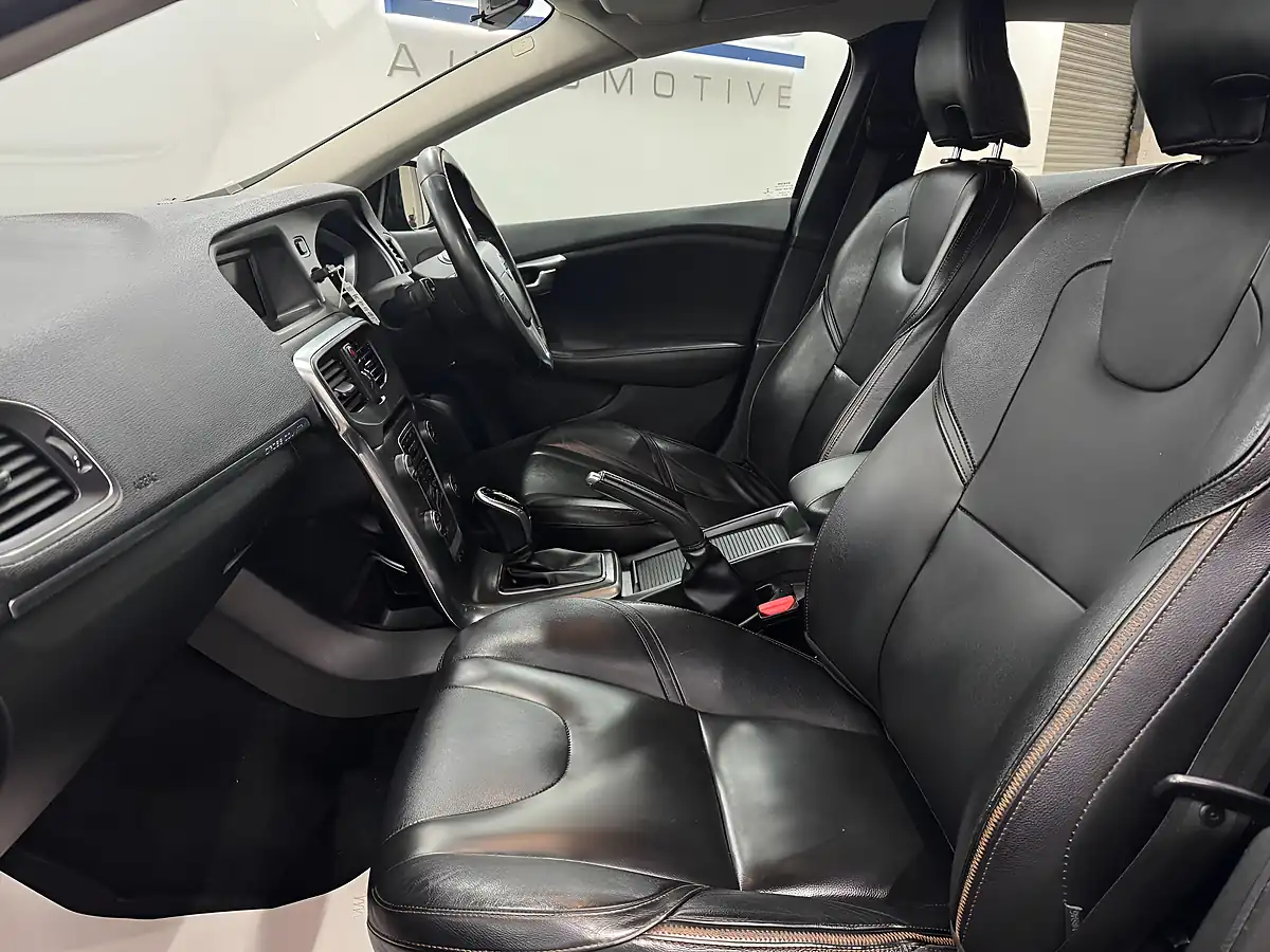 Used 2014 Volvo V40 Cross Country Lux Blue - Interior and Exterior details 16