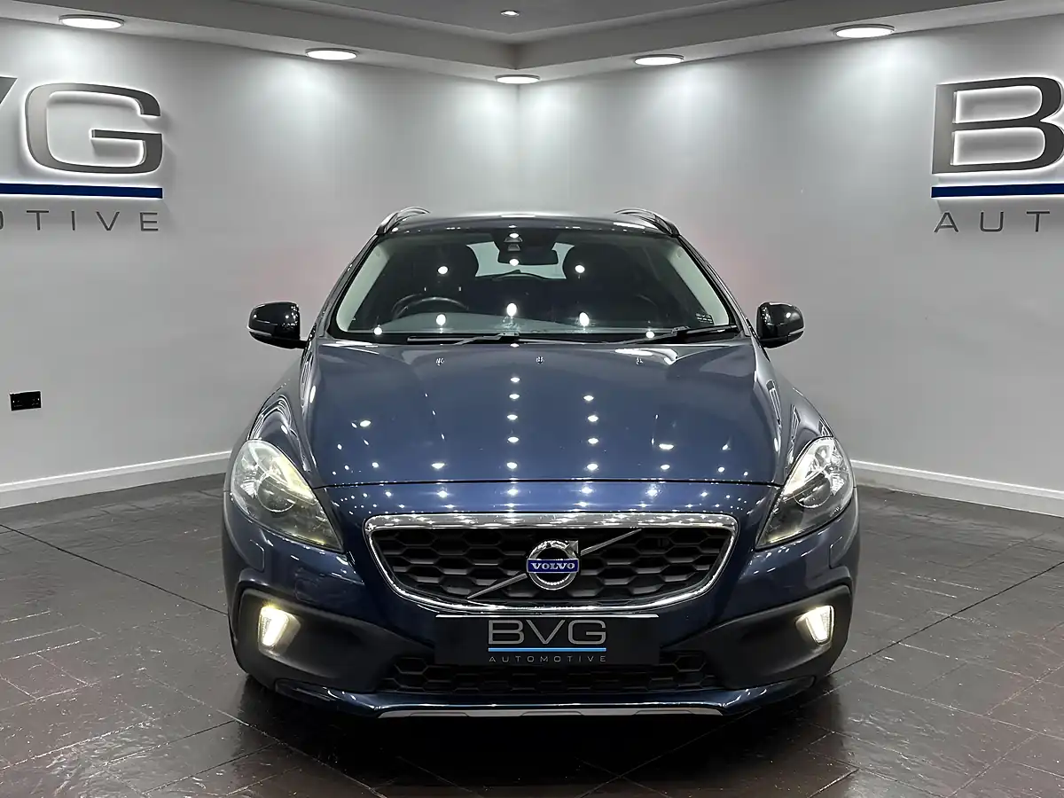 Used 2014 Volvo V40 Cross Country Lux Blue - Interior and Exterior details 4