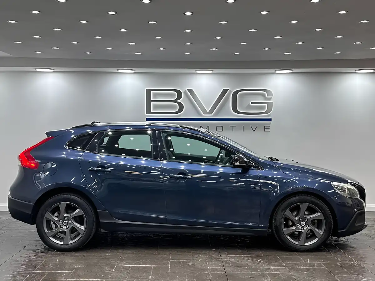 Used 2014 Volvo V40 Cross Country Lux Blue - Interior and Exterior details 7