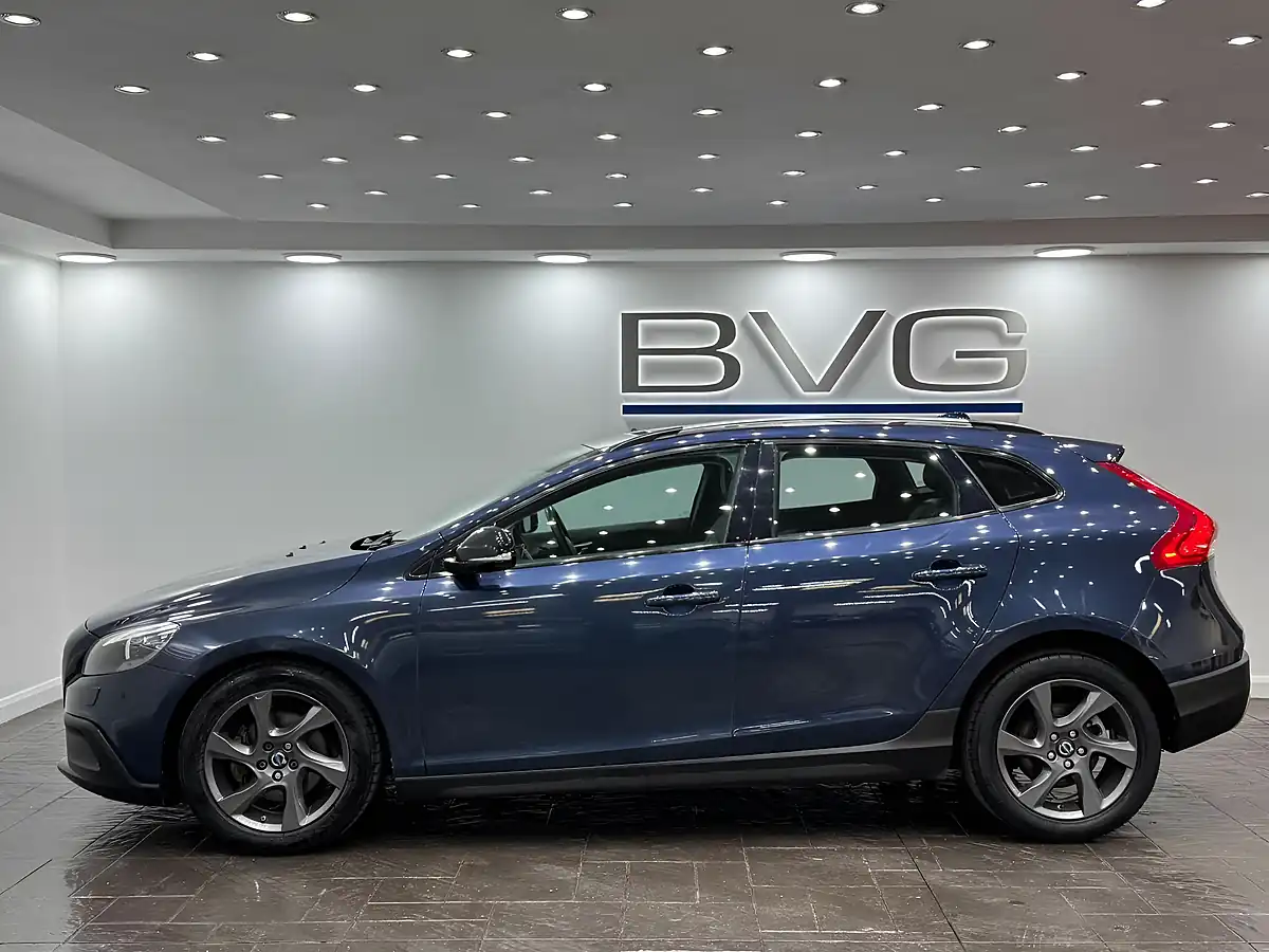 Used 2014 Volvo V40 Cross Country Lux Blue - Interior and Exterior details 8