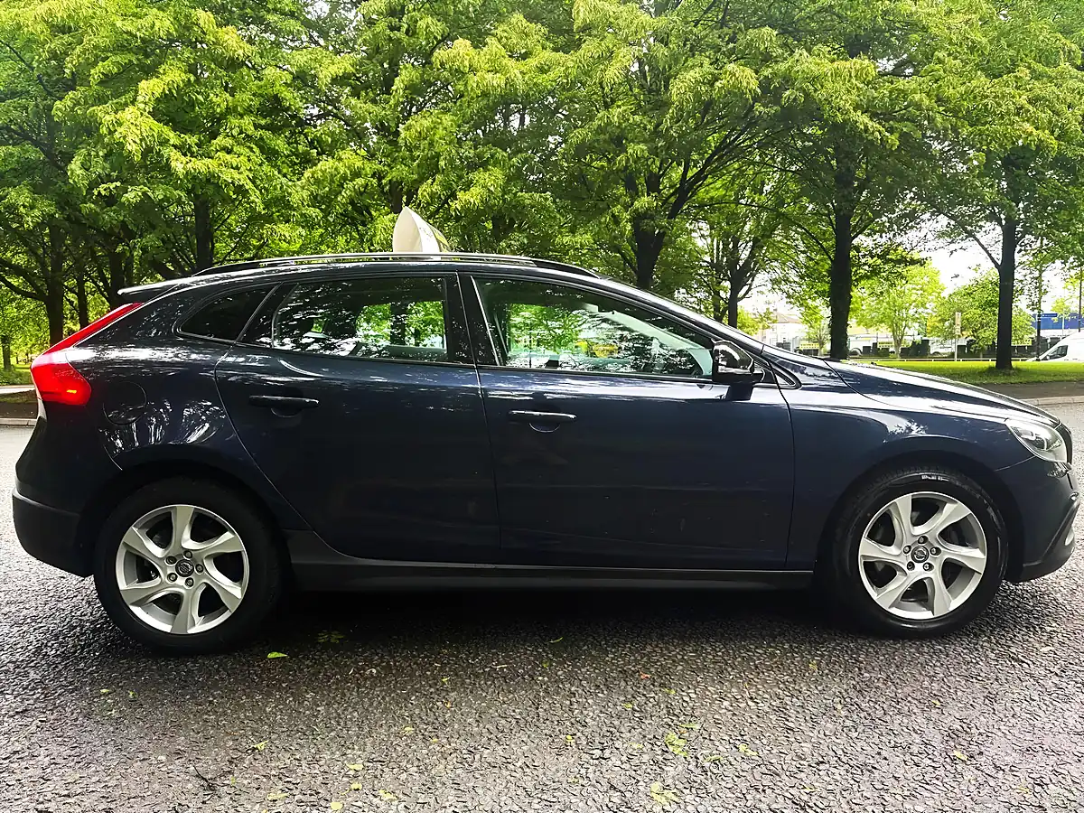 Used 2014 Volvo V40 Cross Country Lux Blue - Interior and Exterior details 10