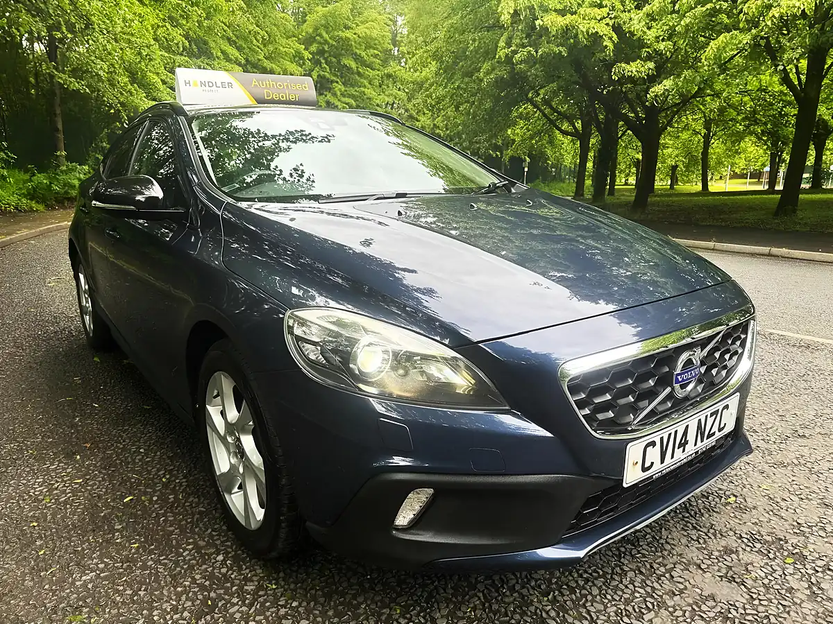 Used 2014 Volvo V40 Cross Country Lux Blue - Interior and Exterior details 11