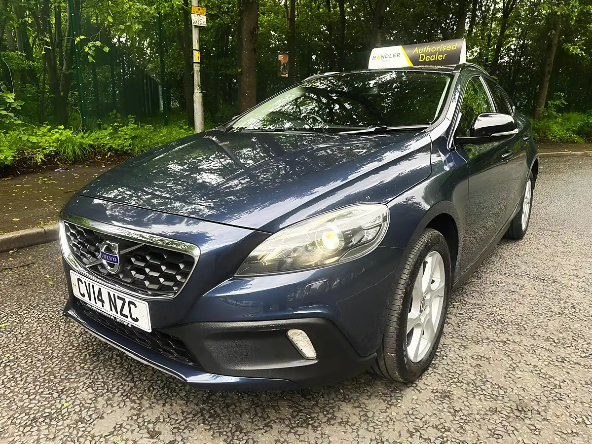 Used 2014 Volvo V40 Cross Country Lux Blue - Interior and Exterior details 5