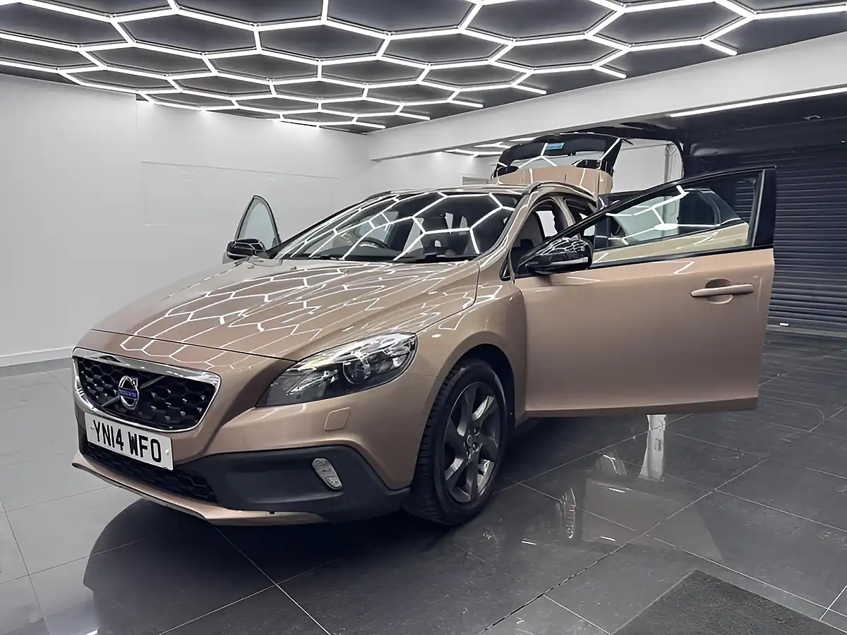 Used 2014 Volvo V40 Cross Country Lux Bronze - Interior and Exterior details 7
