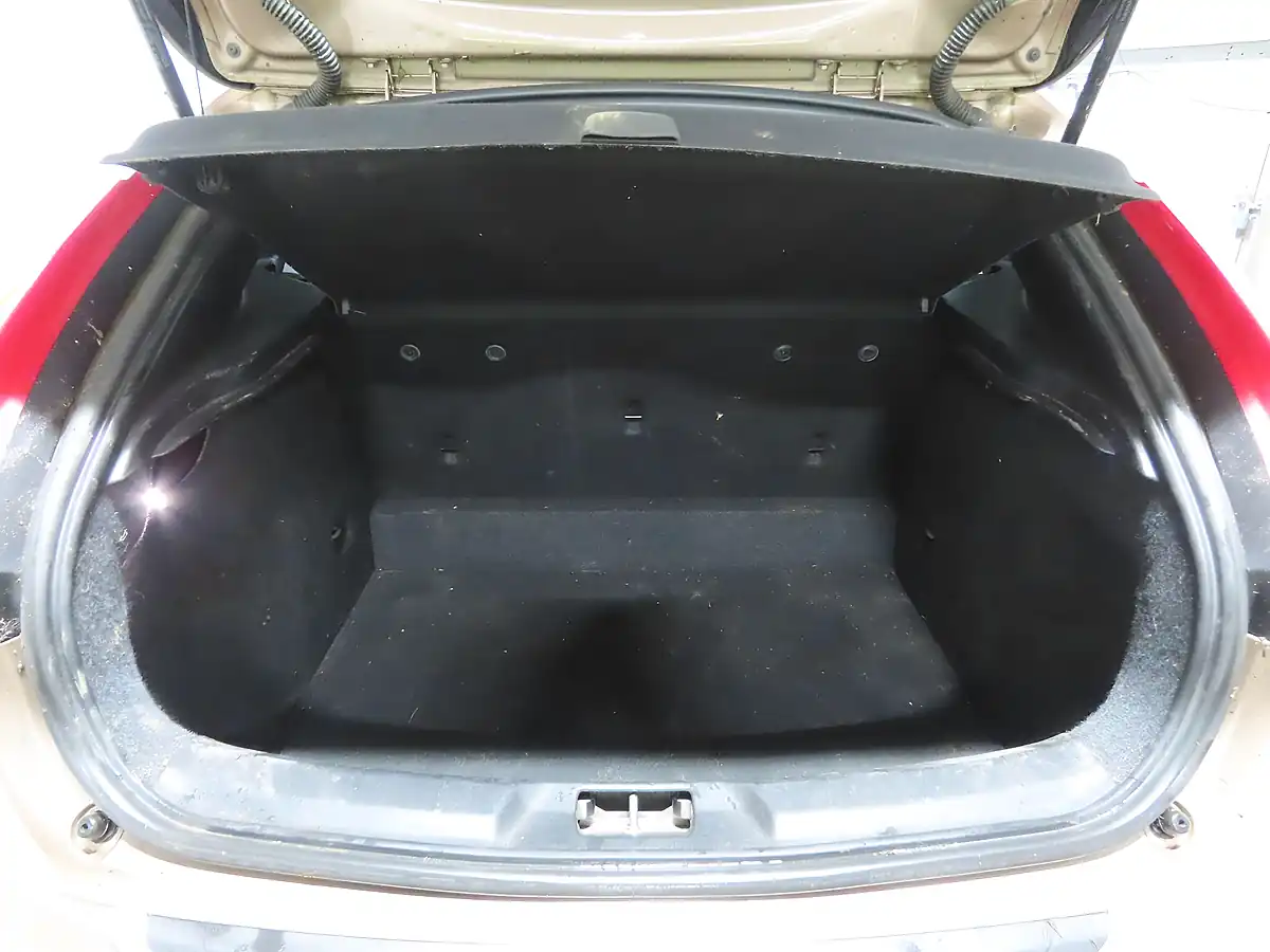 Used 2014 Volvo V40 Cross Country Lux Bronze - Interior and Exterior details 11