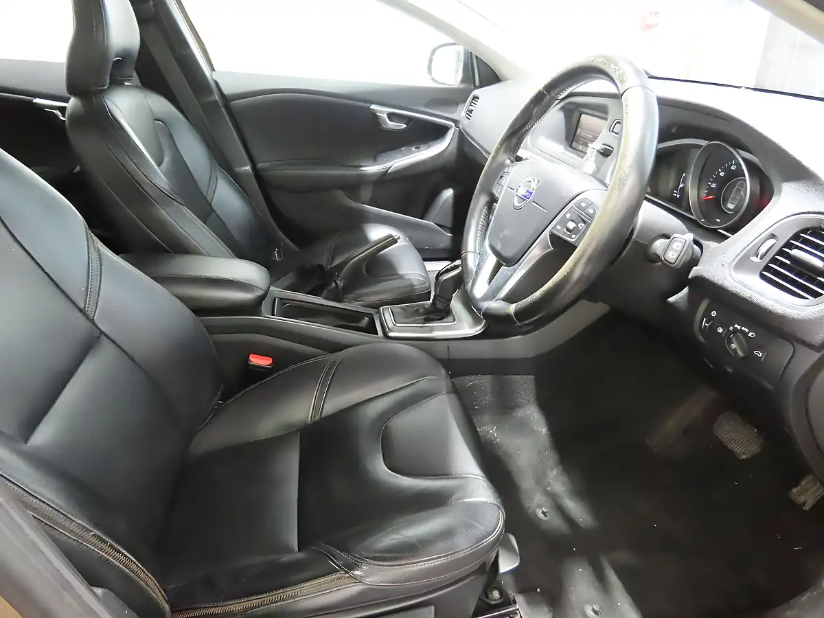 Used 2014 Volvo V40 Cross Country Lux Bronze - Interior and Exterior details 7