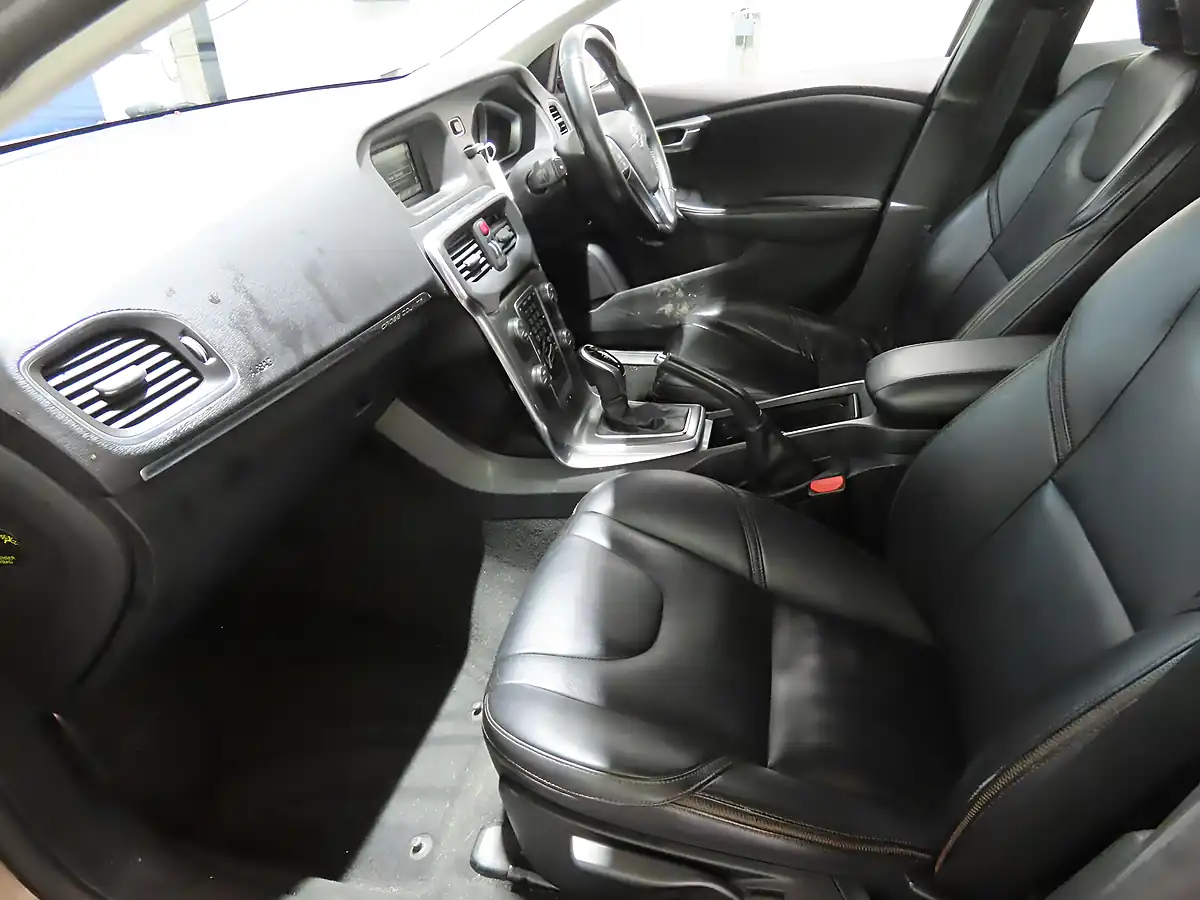 Used 2014 Volvo V40 Cross Country Lux Bronze - Interior and Exterior details 8