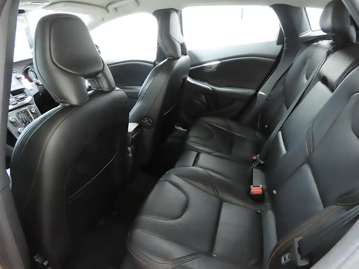 Used 2014 Volvo V40 Cross Country Lux Bronze - Interior and Exterior details 9