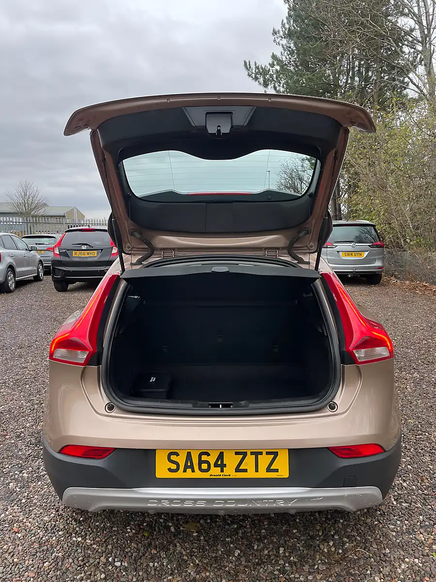 Used 2014 Volvo V40 Cross Country Lux Bronze - Interior and Exterior details 11
