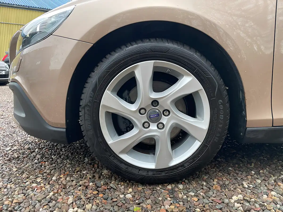 Used 2014 Volvo V40 Cross Country Lux Bronze - Interior and Exterior details 12