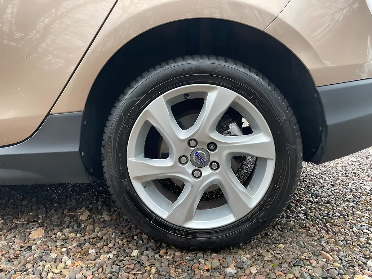 Used 2014 Volvo V40 Cross Country Lux Bronze - Interior and Exterior details 13