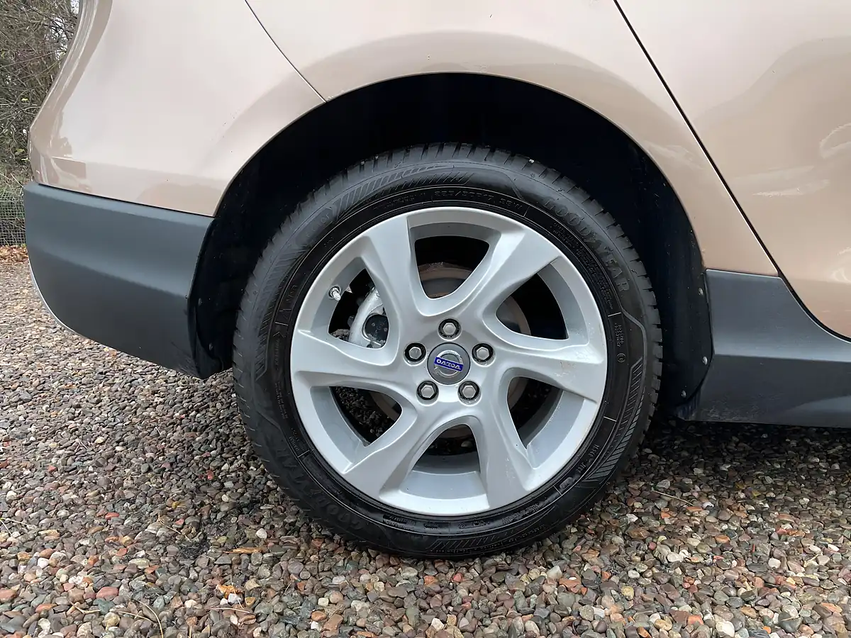 Used 2014 Volvo V40 Cross Country Lux Bronze - Interior and Exterior details 14