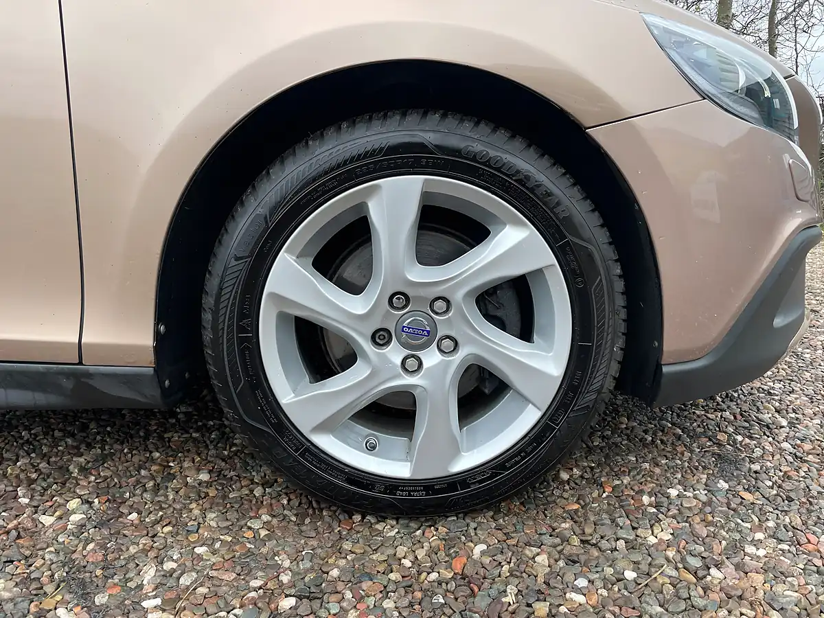 Used 2014 Volvo V40 Cross Country Lux Bronze - Interior and Exterior details 15