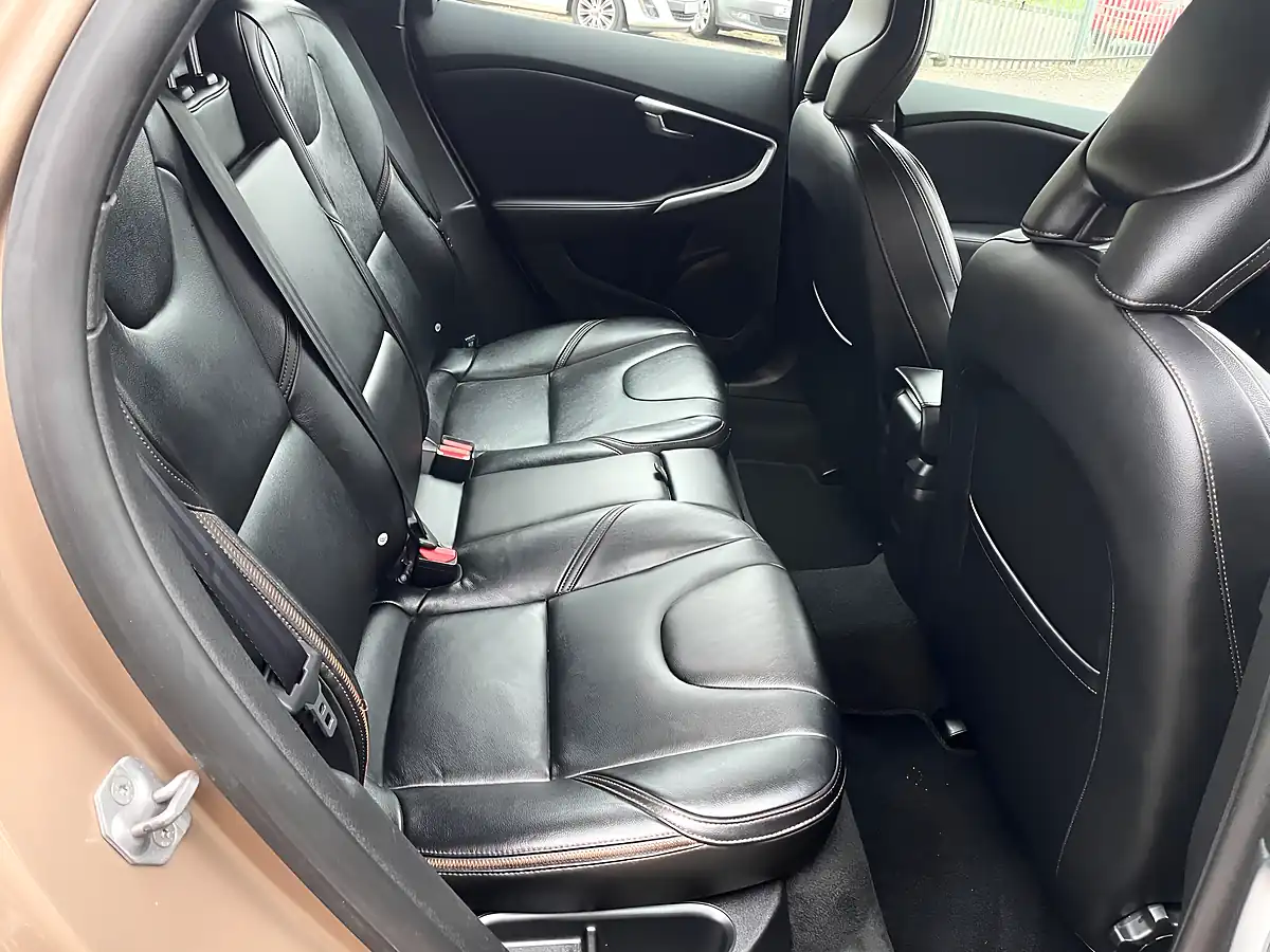 Used 2014 Volvo V40 Cross Country Lux Bronze - Interior and Exterior details 17