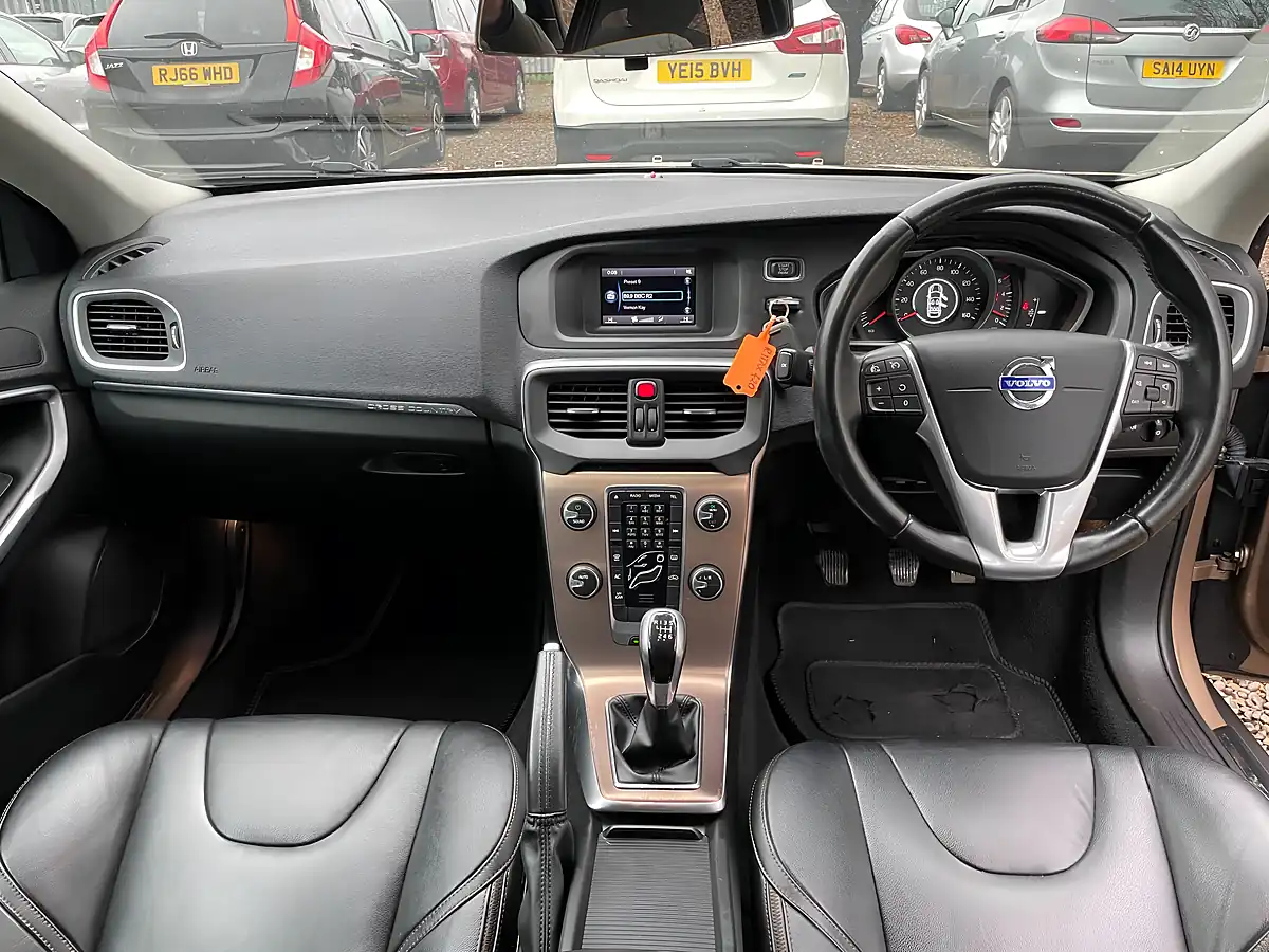 Used 2014 Volvo V40 Cross Country Lux Bronze - Interior and Exterior details 18