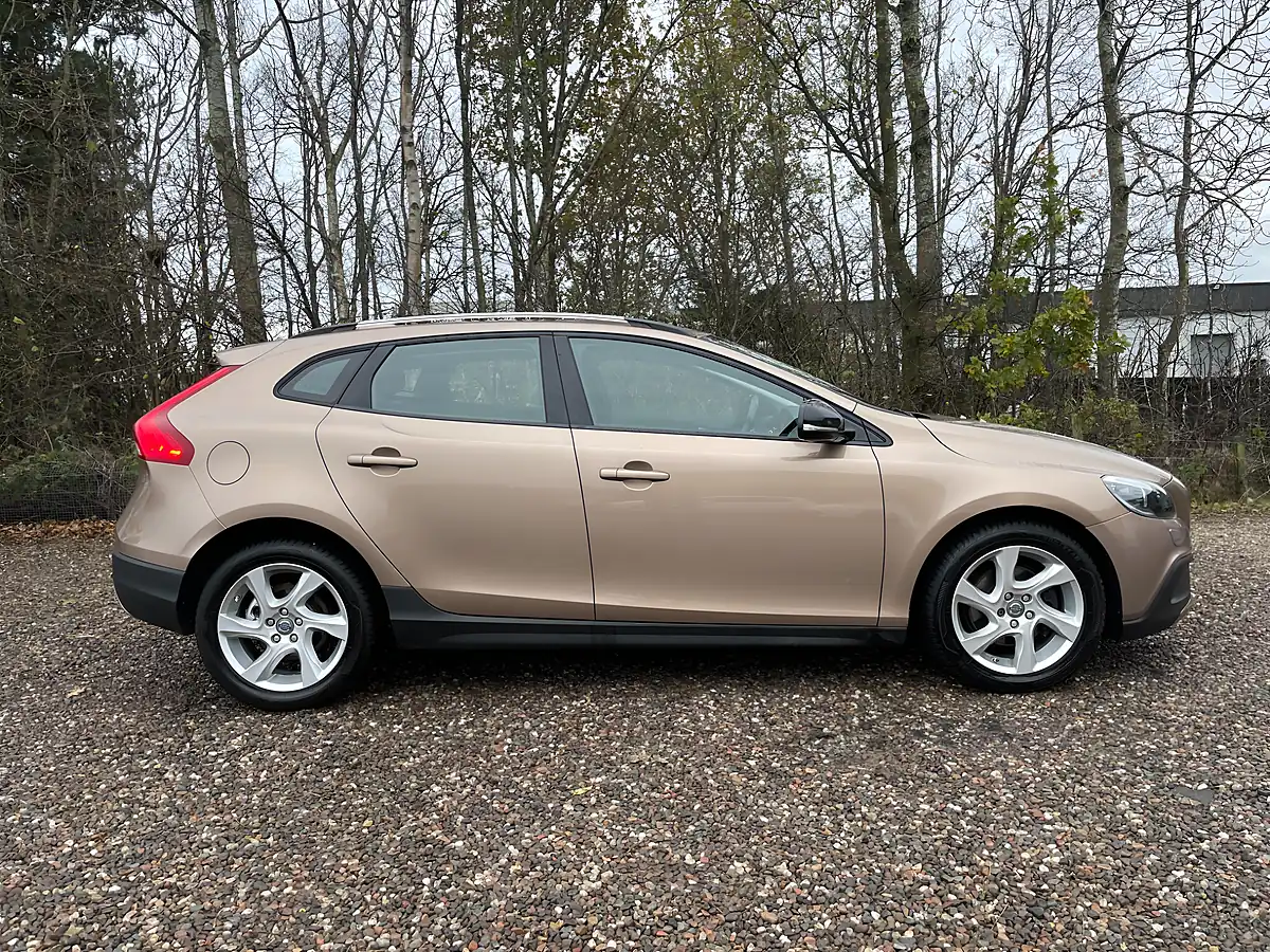 Used 2014 Volvo V40 Cross Country Lux Bronze - Interior and Exterior details 5