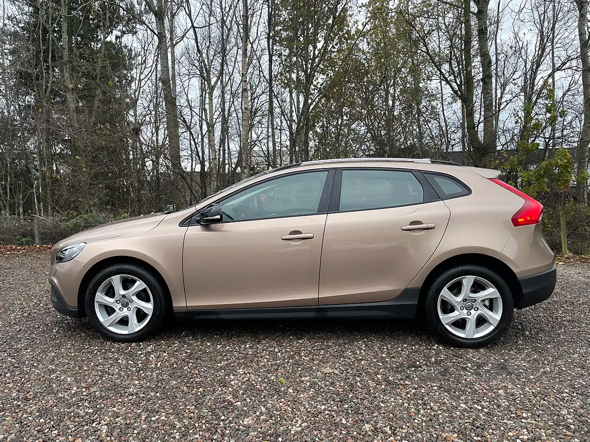 Used 2014 Volvo V40 Cross Country Lux Bronze - Interior and Exterior details 6