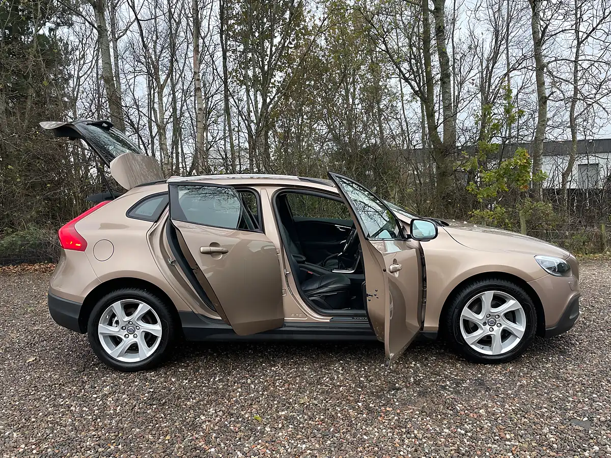 Used 2014 Volvo V40 Cross Country Lux Bronze - Interior and Exterior details 7