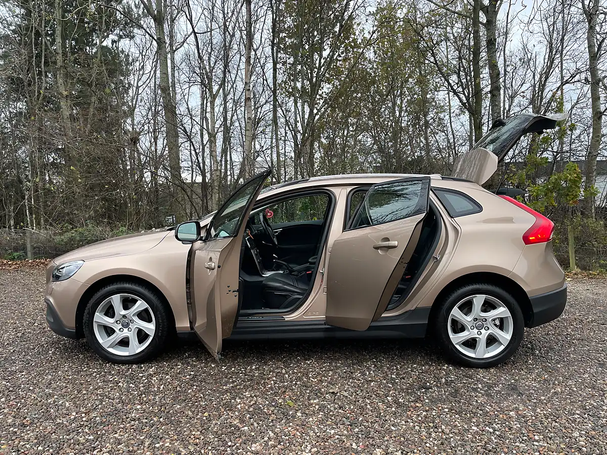Used 2014 Volvo V40 Cross Country Lux Bronze - Interior and Exterior details 8