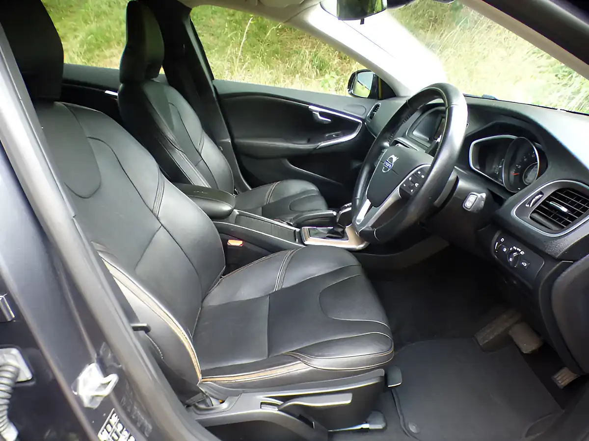 Used 2014 Volvo V40 Cross Country Lux Grey - Interior and Exterior details 11