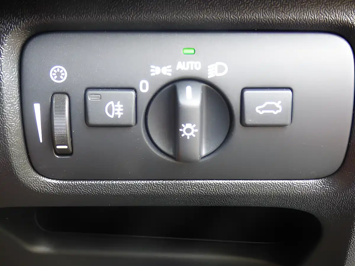 Used 2014 Volvo V40 Cross Country Lux Grey - Interior and Exterior details 12