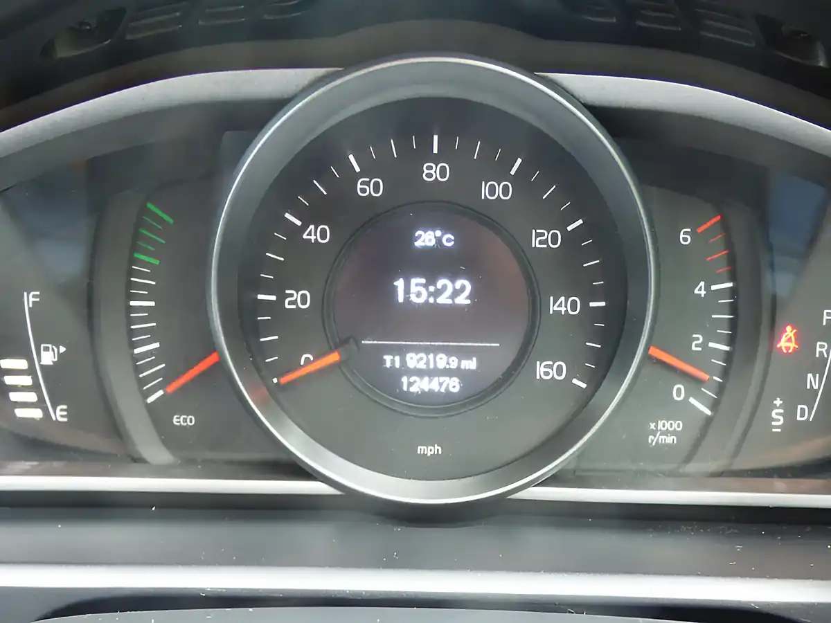 Used 2014 Volvo V40 Cross Country Lux Grey - Interior and Exterior details 14