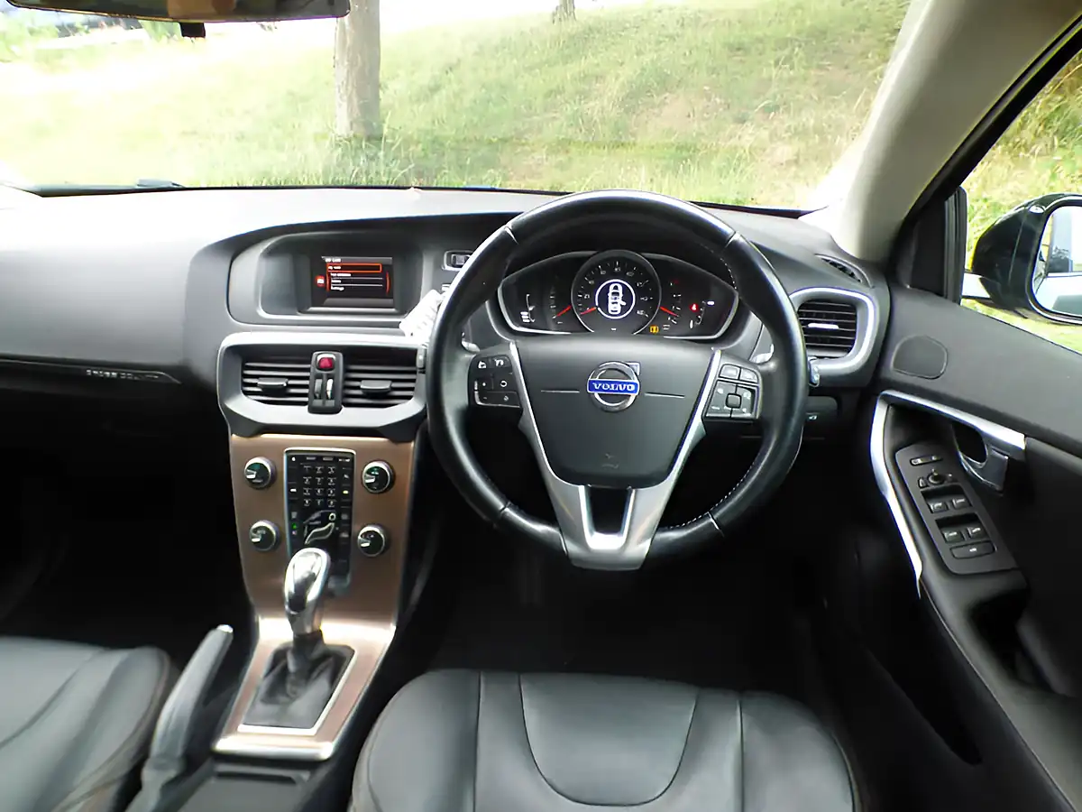Used 2014 Volvo V40 Cross Country Lux Grey - Interior and Exterior details 15