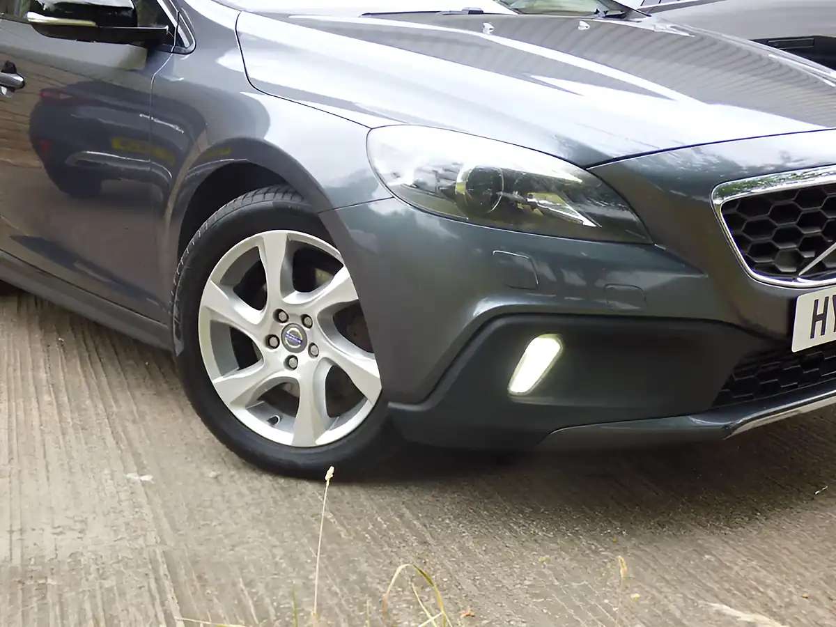 Used 2014 Volvo V40 Cross Country Lux Grey - Interior and Exterior details 17