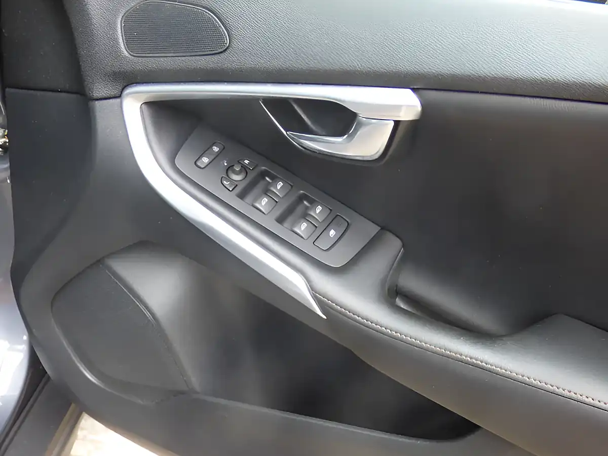 Used 2014 Volvo V40 Cross Country Lux Grey - Interior and Exterior details 19