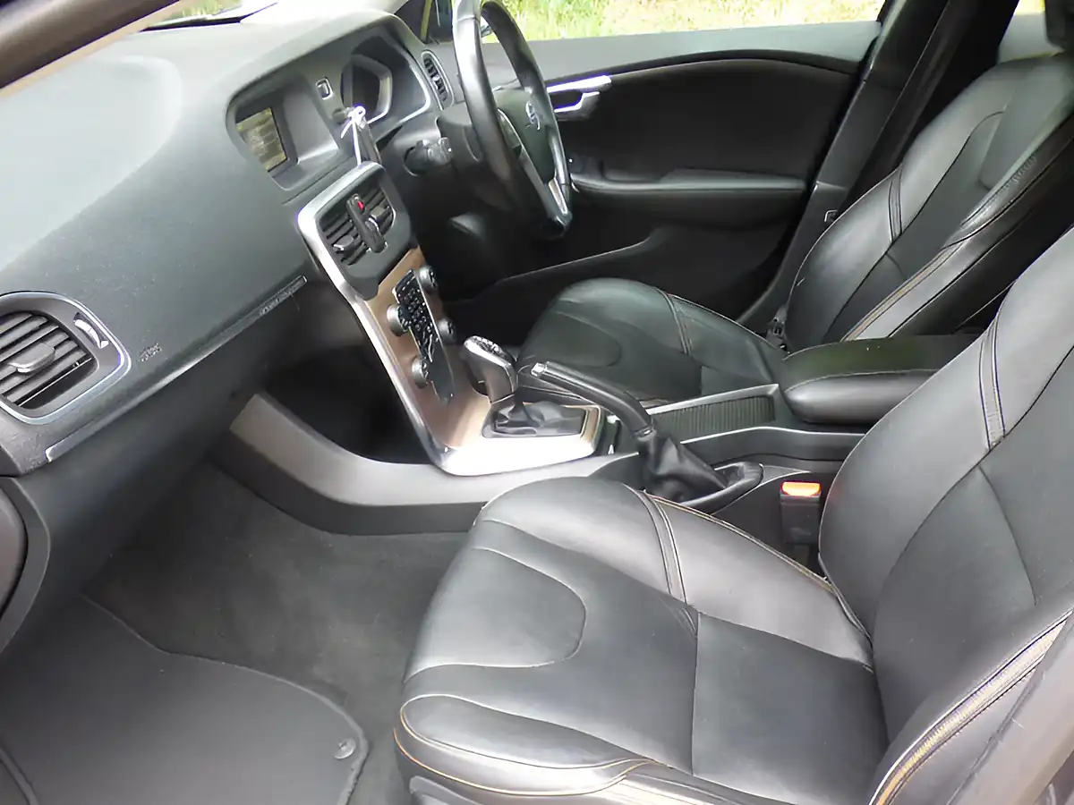 Used 2014 Volvo V40 Cross Country Lux Grey - Interior and Exterior details 20