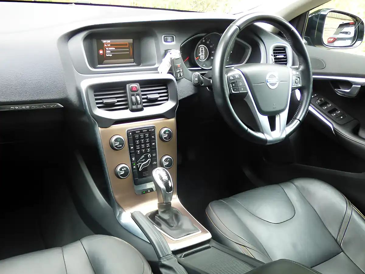 Used 2014 Volvo V40 Cross Country Lux Grey - Interior and Exterior details 8