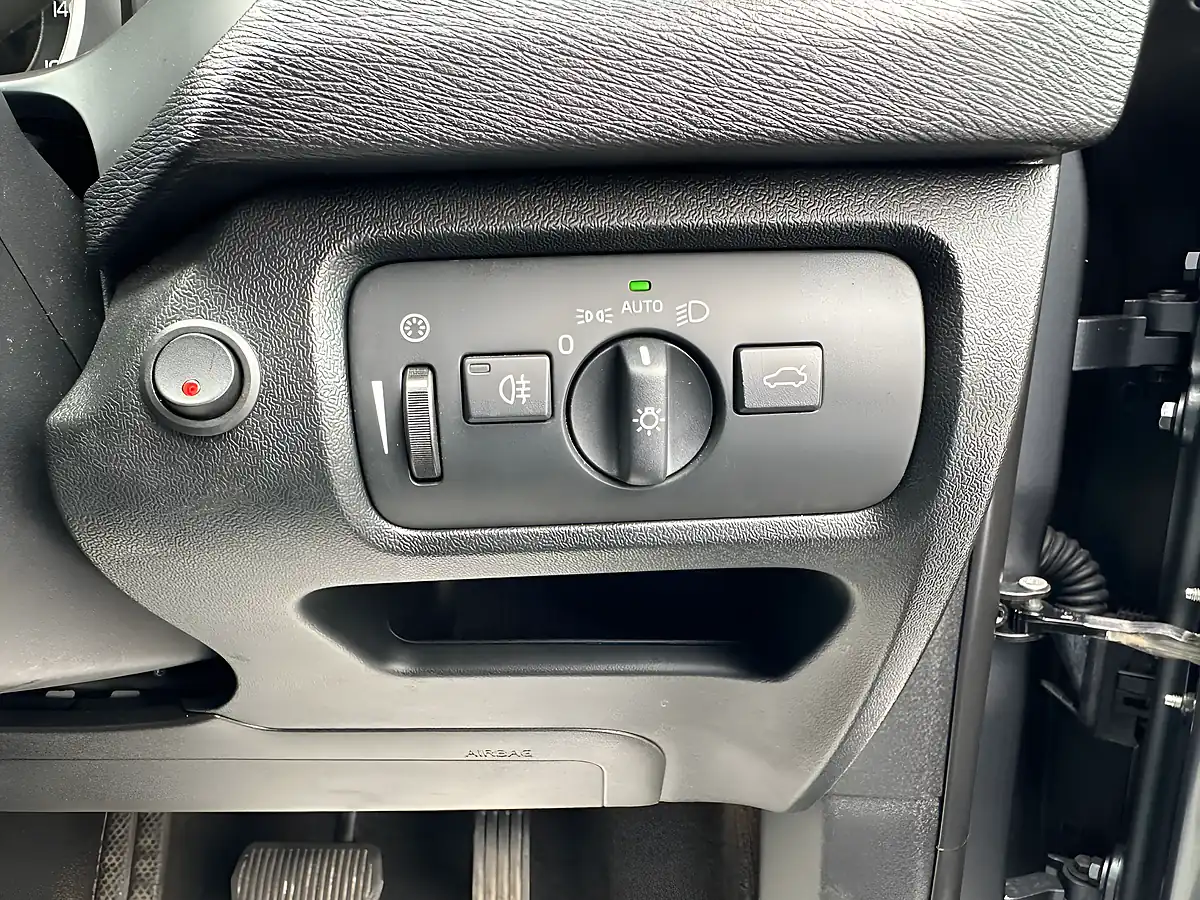 Used 2014 Volvo V40 Cross Country Lux Grey - Interior and Exterior details 11