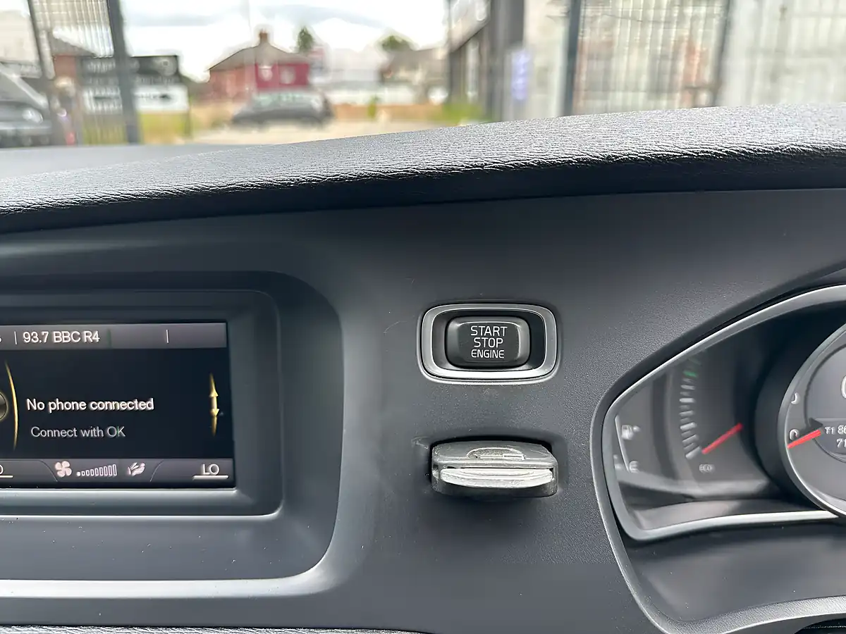 Used 2014 Volvo V40 Cross Country Lux Grey - Interior and Exterior details 17