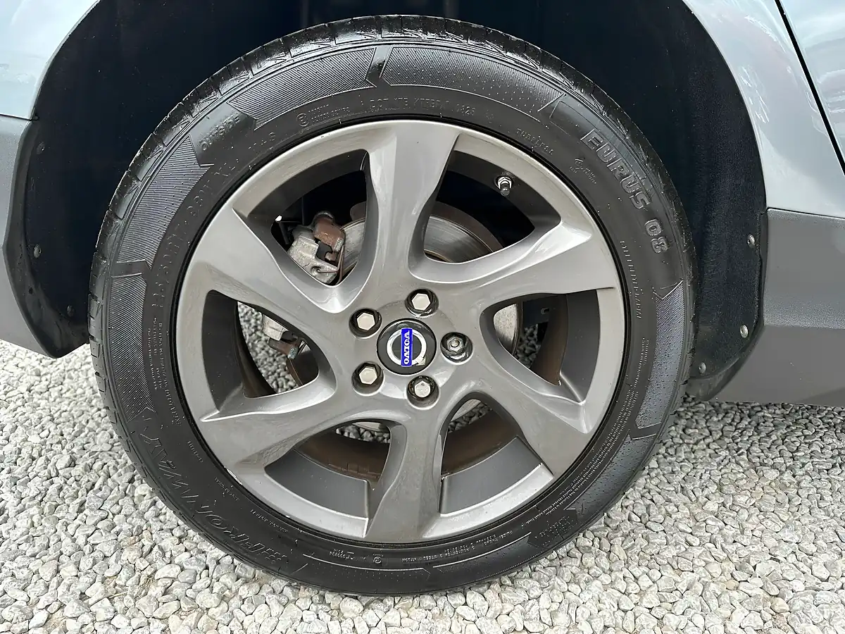 Used 2014 Volvo V40 Cross Country Lux Grey - Interior and Exterior details 19