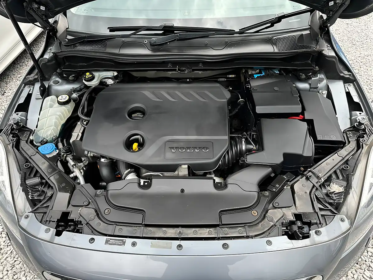Used 2014 Volvo V40 Cross Country Lux Grey - Interior and Exterior details 20