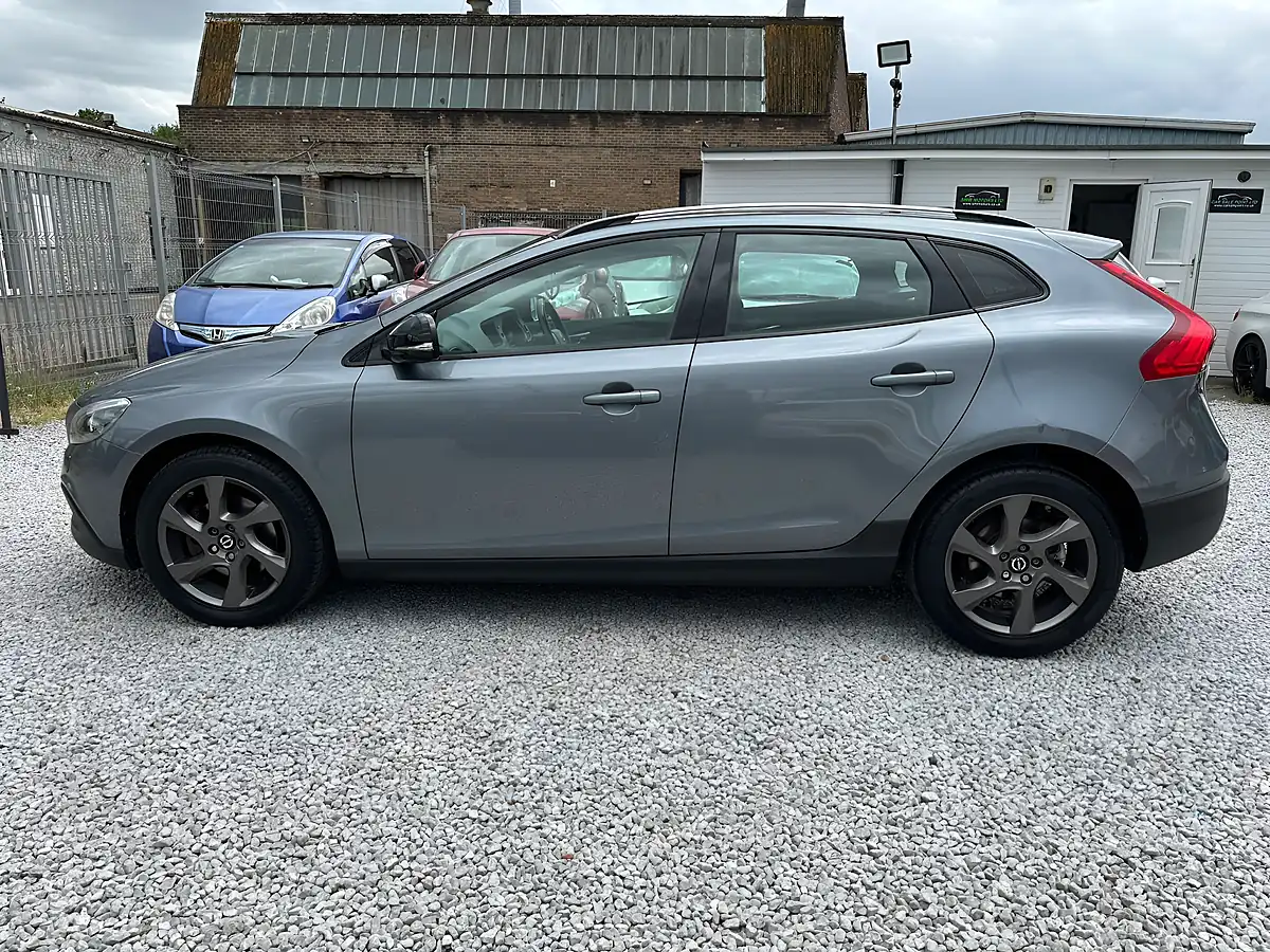 Used 2014 Volvo V40 Cross Country Lux Grey - Interior and Exterior details 5