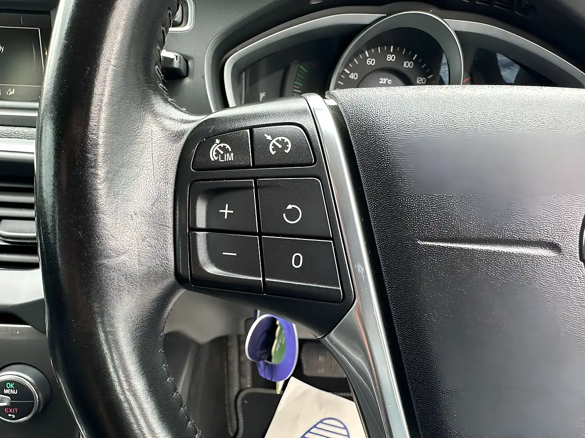 Used 2014 Volvo V40 Cross Country Lux Grey - Interior and Exterior details 9