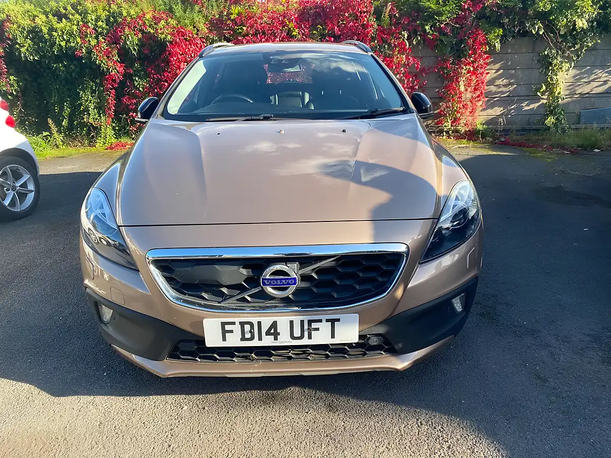 Used 2014 Volvo V40 Cross Country Lux Nav Bronze - Interior and Exterior details 2